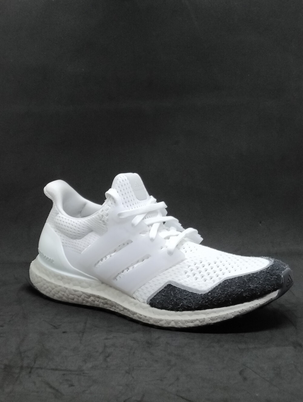 Adidas Ultraboost 1.0 'Black Toe' Unisex Running Sneaker Mens Size 9.5 US White - Picture 2 of 10